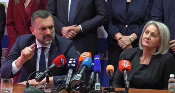 PRVO SE ŽRTVUJU MALI Podvojeni Konaković čas je Čovićev, čas Plenkovićev pijun: Zbog toga se više boji Slavena Kovačevića nego njegovi šefovi!