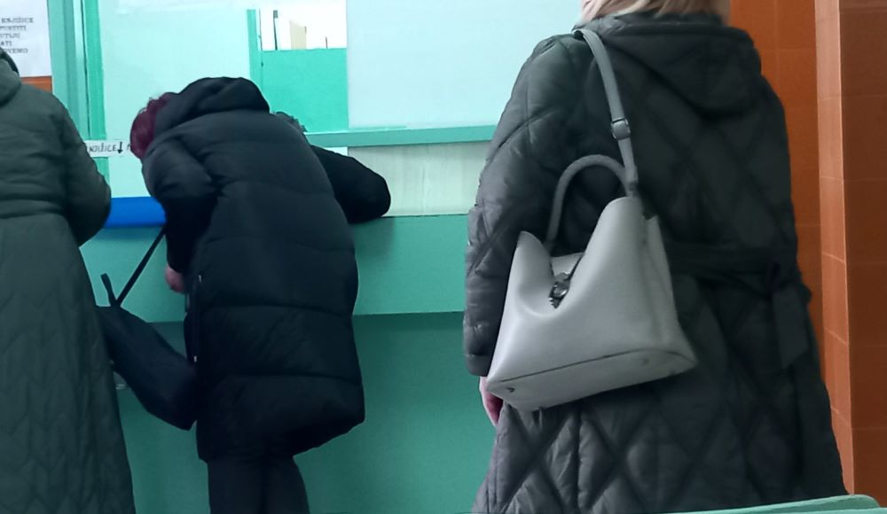 Bijeli golub ponovo ne leti (838) – PRED ŠALTEROM – „ZNA SE”