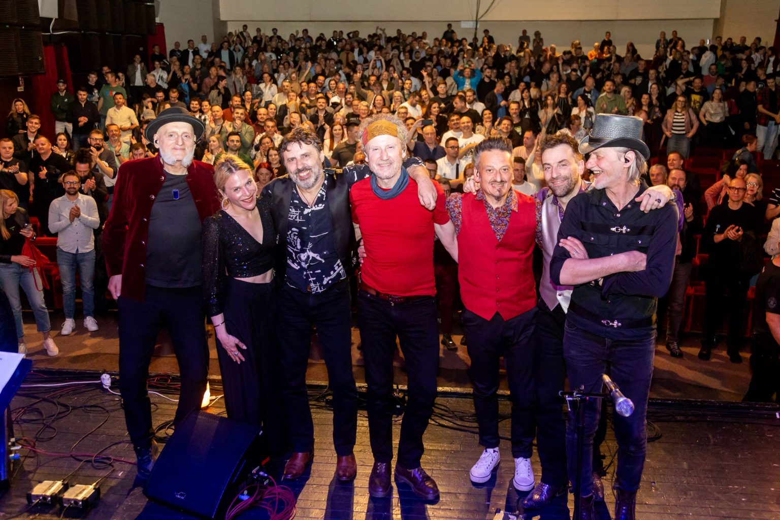 Večer za pamćenje u Tuzli: Zabranjeno pušenje priredilo trosatni muzički spektakl