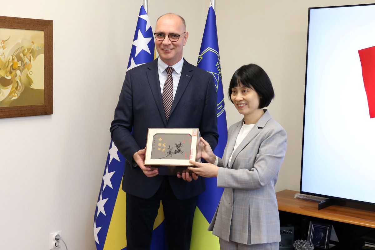 Gradonačelnik Lugavić ugostio ambasadoricu Narodne Republike Kine u Bosni i Hercegovini, Nj.E. Li Fan