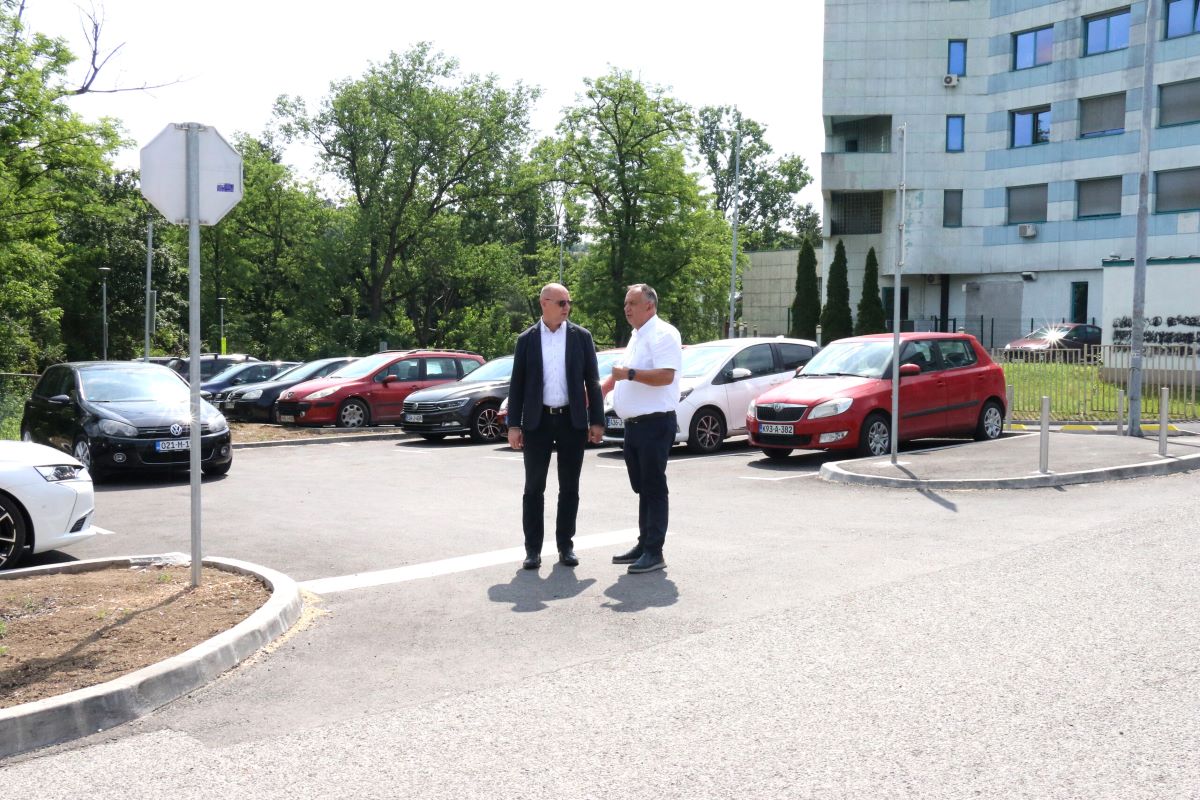 170 novih parking mjesta kod UKC-a Tuzla