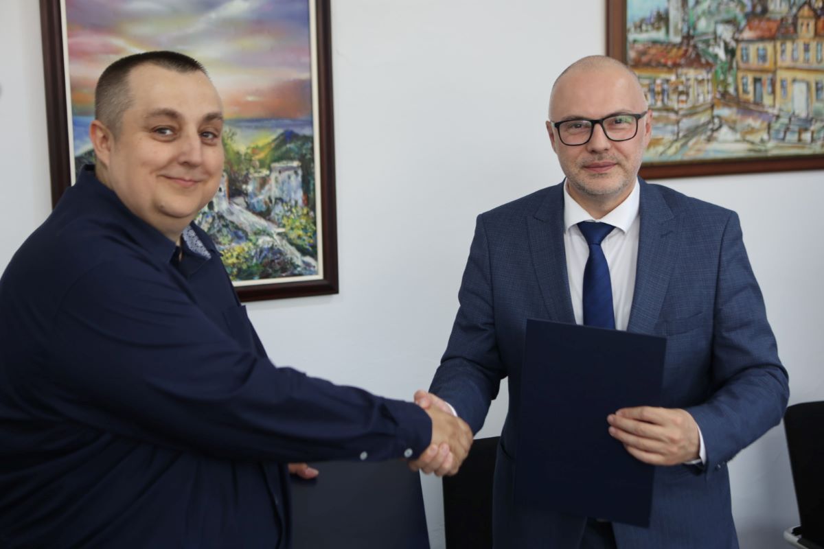 Uvođenje elektronskog dnevnika u osnovnim i srednjim školama TK