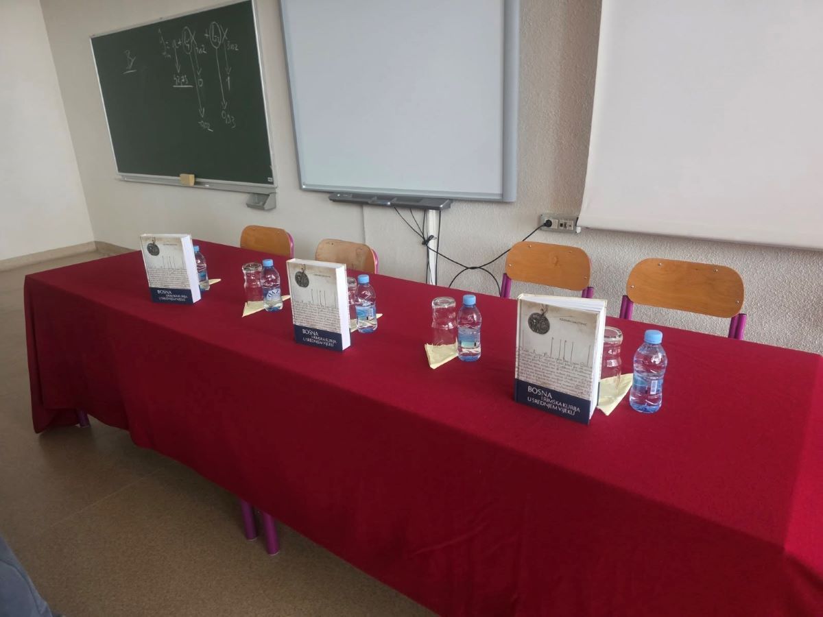 Na Flozofskom fakultetu Univerziteta u Tuzli promovirana knjiga “Bosna i Rimska kurija u srednjem vijeku” autora doc. dr. Dženana Dautovića
