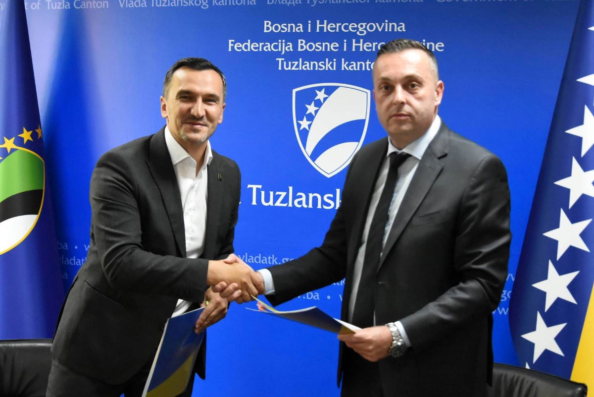 Petu godinu za redom: Potpisan Sporazum, 39.043 penzionera će od Vlade TK dobiti po 100 KM