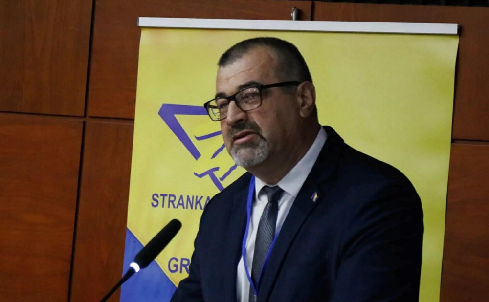Žarko Vujović: “Dosta je više onih koji savijaju leđa”