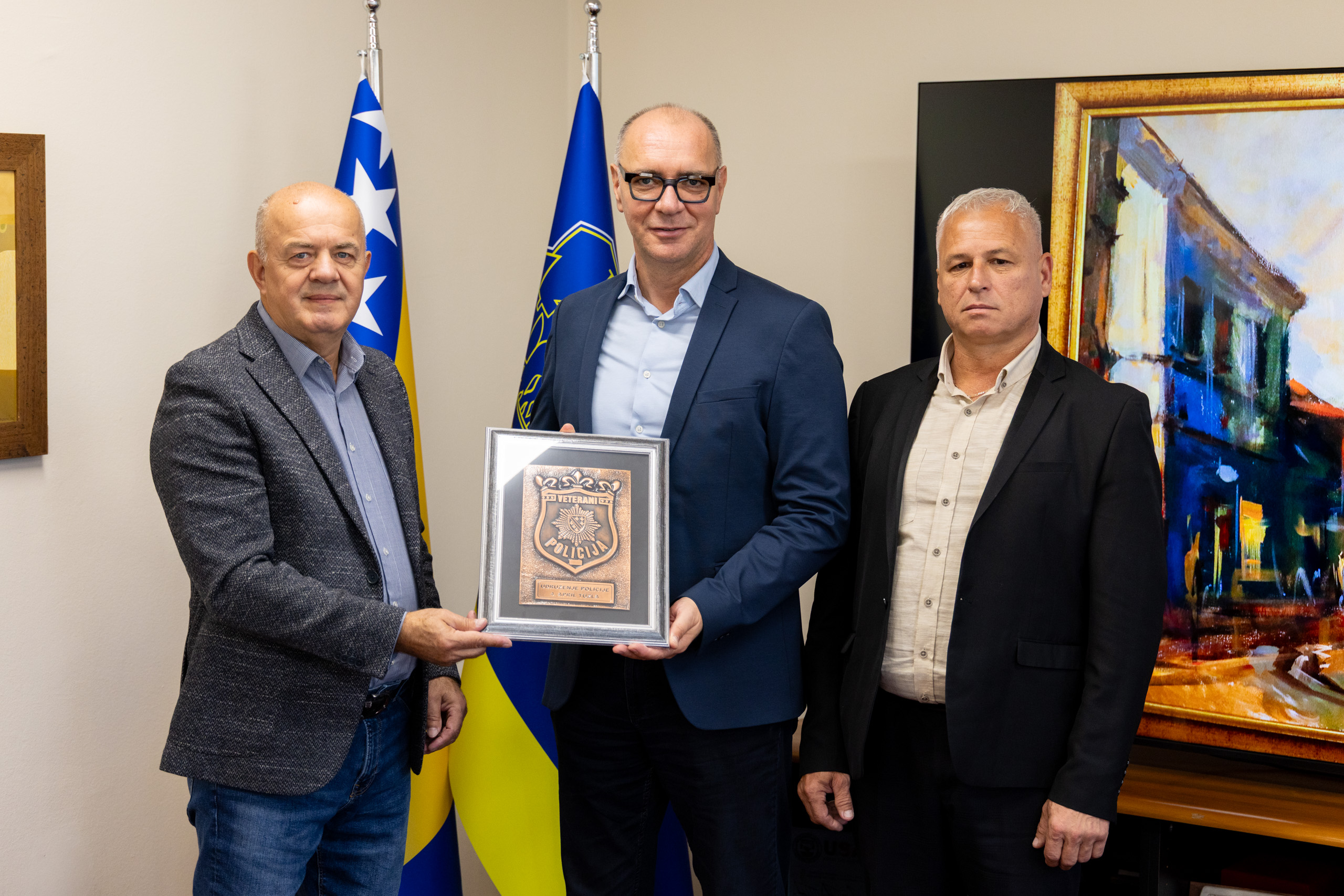 Gradonačelniku Lugaviću uručeno priznanje Udruženja policije „4. april“